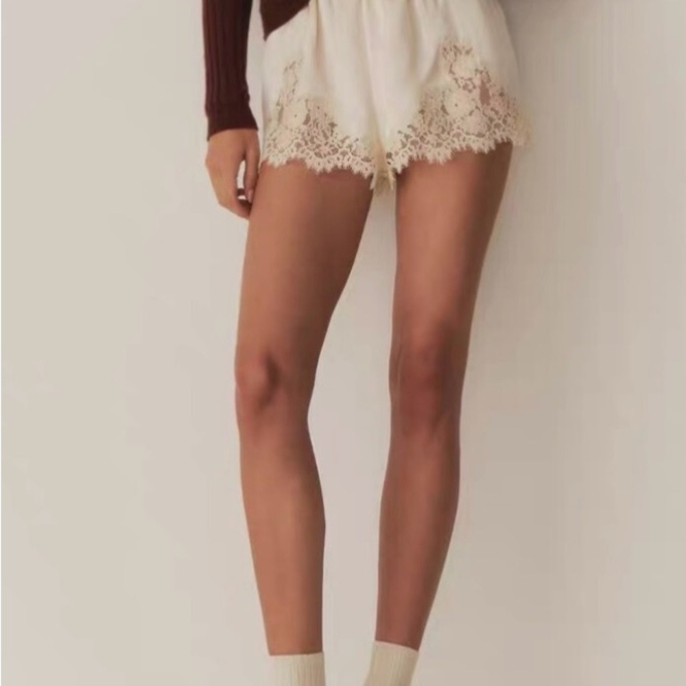 Down Elegant White Lace Trim Women's Shorts - brand new never worn